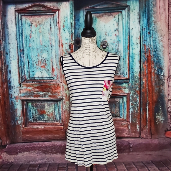 e. Luna Tops - Floral Tank Top